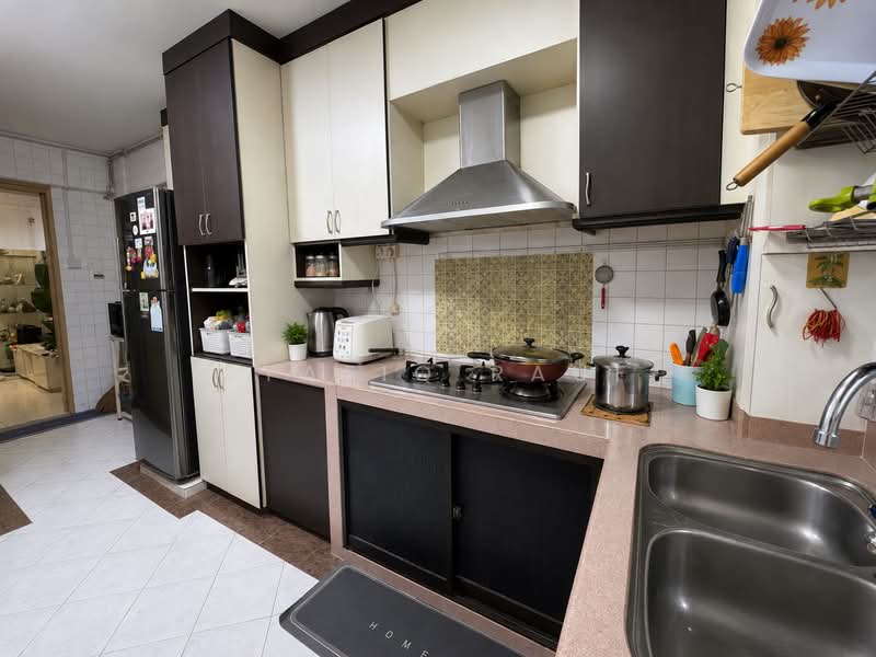 437 Woodlands Street 41, 437 Woodlands Street 41, 3 Bedrooms, 904 sqft, HDB Flat For Sale, by Syafiq Rauf, 500135948 - Kitchen - PropertyGuru.com.sg