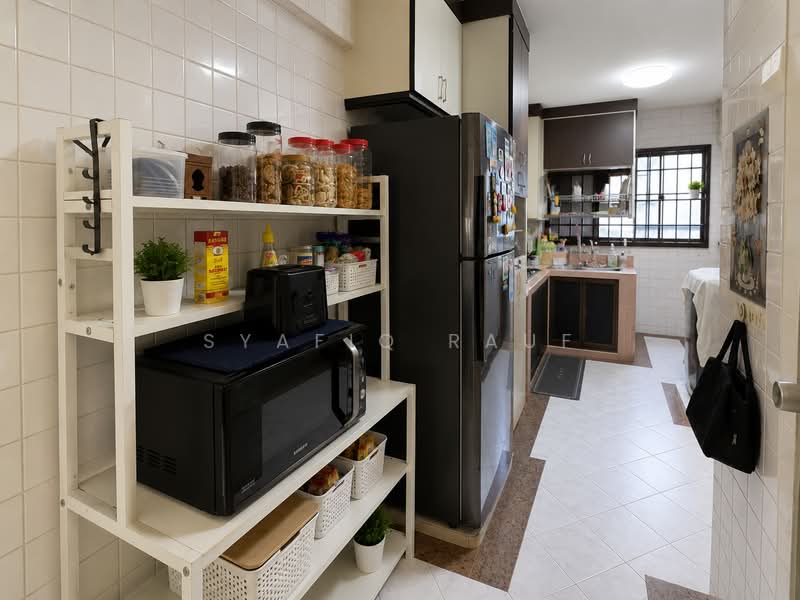 437 Woodlands Street 41, 437 Woodlands Street 41, 3 Bedrooms, 904 sqft, HDB Flat For Sale, by Syafiq Rauf, 500135948 - Kitchen - PropertyGuru.com.sg