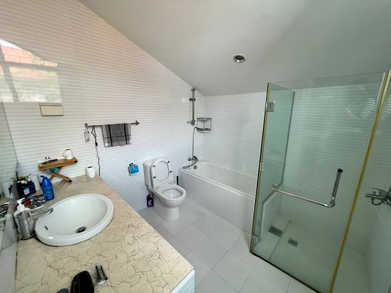 Chestnut Crescent, , 5 Bedrooms, 4,000 sqft, Bungalow House For Rent, by Joyce Wee, 500135953 - Bathroom - PropertyGuru.com.sg