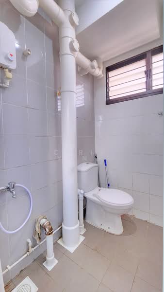 491 Jurong West Avenue 1, 491 Jurong West Avenue 1, 2 Bedrooms, 721 sqft, HDB Flat For Sale, by Chris Yong, 500135973 - Bathroom - PropertyGuru.com.sg