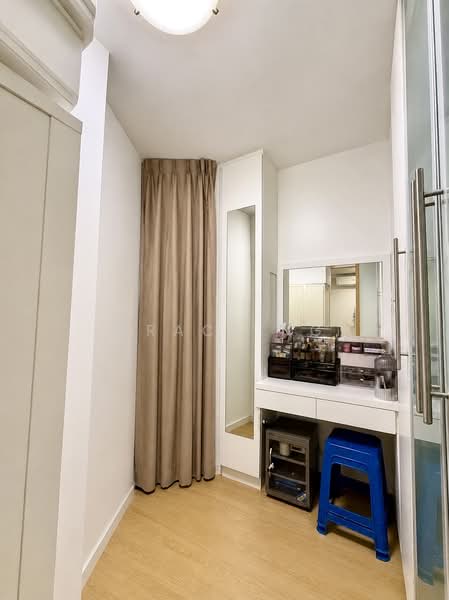 182 Edgefield Plains, 182 Edgefield Plains, 3 Bedrooms, 1,378 sqft, HDB Flat For Sale, by Grace Ng, 500135986 - Walk-in Wardrobes & dressing table - PropertyGuru.com.sg
