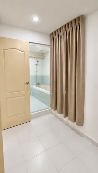 182 Edgefield Plains, 182 Edgefield Plains, 3 Bedrooms, 1,378 sqft, HDB Flat For Sale, by Grace Ng, 500135986 - Master Bathroom - PropertyGuru.com.sg