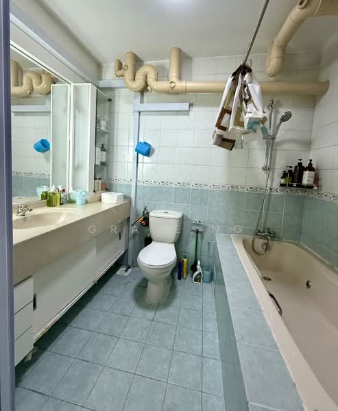 182 Edgefield Plains, 182 Edgefield Plains, 3 Bedrooms, 1,378 sqft, HDB Flat For Sale, by Grace Ng, 500135986 - Master Bathroom - PropertyGuru.com.sg