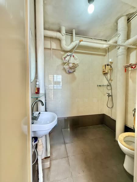 634 Veerasamy Road, 634 Veerasamy Road, 3 Bedrooms, 1,507 sqft, HDB Flat For Rent, by Joel Png, 500135988 - Bathroom - PropertyGuru.com.sg