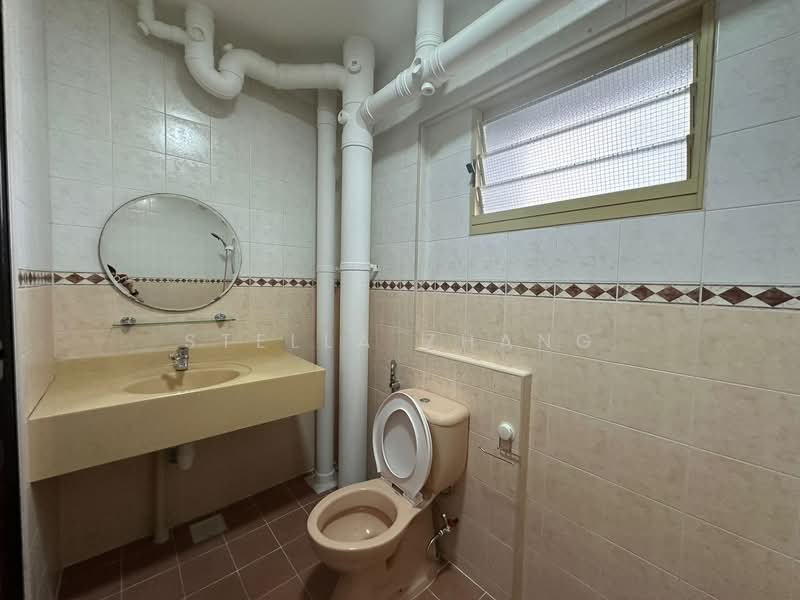 117 Edgefield Plains, 117 Edgefield Plains, 4 Bedrooms, 1,399 sqft, HDB Flat For Rent, by Stella Zhang, 500135991 - Bathroom - PropertyGuru.com.sg