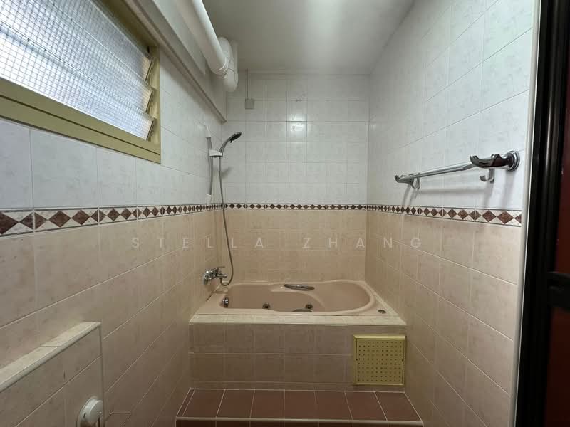 117 Edgefield Plains, 117 Edgefield Plains, 4 Bedrooms, 1,399 sqft, HDB Flat For Rent, by Stella Zhang, 500135991 - Bathroom - PropertyGuru.com.sg