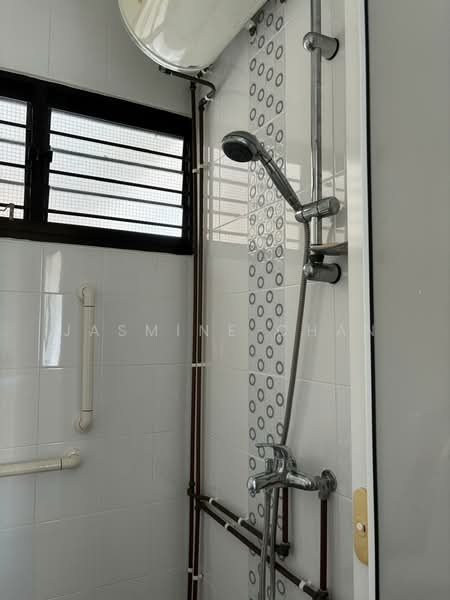 354 Clementi Avenue 2, 354 Clementi Avenue 2, 2 Bedrooms, 721 sqft, HDB Flat For Sale, by Jasmine Chan, 500135995 - Bathroom - PropertyGuru.com.sg