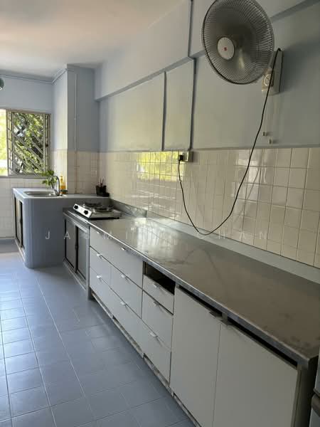 354 Clementi Avenue 2, 354 Clementi Avenue 2, 2 Bedrooms, 721 sqft, HDB Flat For Sale, by Jasmine Chan, 500135995 - Kitchen - PropertyGuru.com.sg