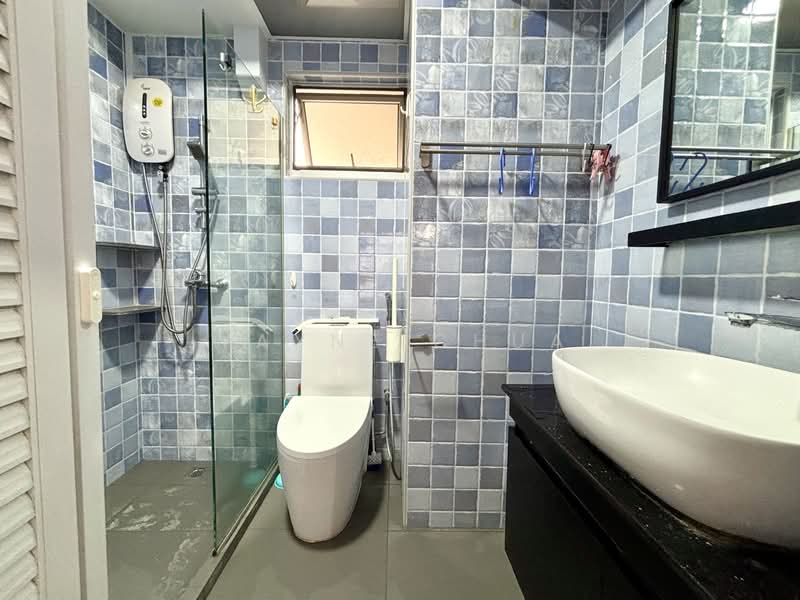 986B Buangkok Crescent, 986B Buangkok Crescent, 2 Bedrooms, 721 sqft, HDB Flat For Rent, by Wayne Chua, 500136005 - Bathroom - PropertyGuru.com.sg