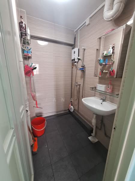 83 Whampoa Drive, 83 Whampoa Drive, 3 Bedrooms, 980 sqft, HDB Flat For Sale, by Jana ., 500136014 - Bathroom - PropertyGuru.com.sg