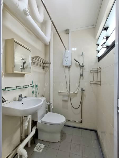 246 Hougang Street 22, 246 Hougang Street 22, 3 Bedrooms, 1,001 sqft, HDB Flat For Sale, by OHMYHOME PTE LTD, 500136022 - Bathroom - PropertyGuru.com.sg