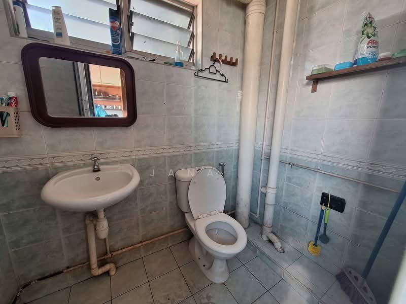 338 Ubi Avenue 1, 338 Ubi Avenue 1, 3 Bedrooms, 1,130 sqft, HDB Flat For Sale, by Jana ., 500136025 - Bathroom - PropertyGuru.com.sg