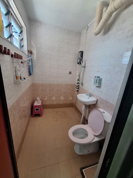 338 Ubi Avenue 1, 338 Ubi Avenue 1, 3 Bedrooms, 1,130 sqft, HDB Flat For Sale, by Jana ., 500136025 - Bathroom - PropertyGuru.com.sg