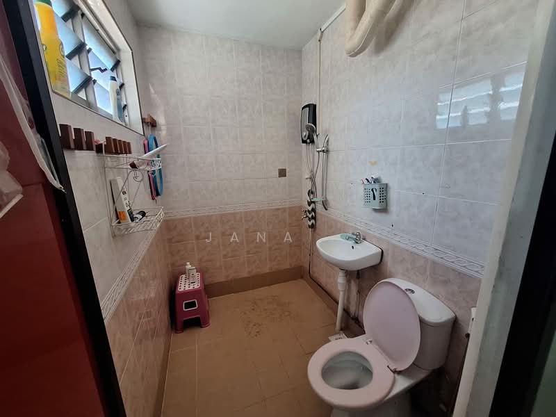 338 Ubi Avenue 1, 338 Ubi Avenue 1, 3 Bedrooms, 1,130 sqft, HDB Flat For Sale, by Jana ., 500136025 - Bathroom - PropertyGuru.com.sg