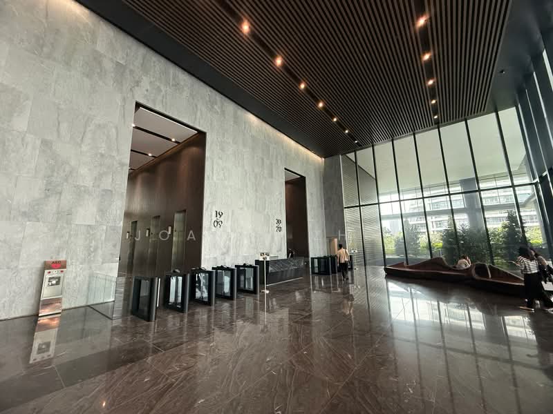 Mapletree Business City, 20 Pasir Panjang Road, 16,853 sqft, Office For Rent, by Joanna Zhou, 500136031 - Lobby - CommercialGuru.com.sg