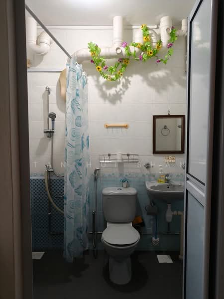 143 Lorong 2 Toa Payoh, 143 Lorong 2 Toa Payoh, 3 Bedrooms, 979 sqft, HDB Flat For Sale, by Tan Hui Shan, 500136055 - Bathroom - PropertyGuru.com.sg