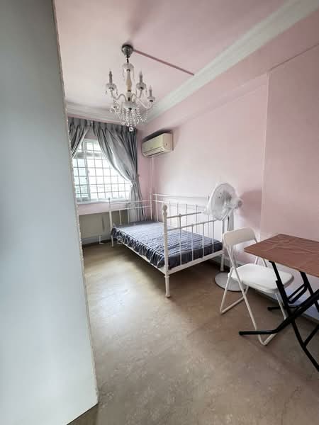 664 Jalan Damai, 664 Jalan Damai, Room Rental, 200 sqft, HDB Flat For Rent, by Aaron Lee李韋樘, 500136067 - Bedroom - PropertyGuru.com.sg