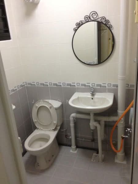 506 Ang Mo Kio Avenue 8, 506 Ang Mo Kio Avenue 8, 2 Bedrooms, 721 sqft, HDB Flat For Sale, by Jason Fan, 500136073 - Bathroom - PropertyGuru.com.sg