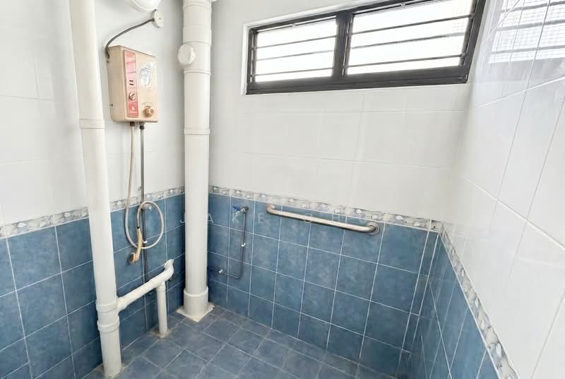 187 Boon Lay Avenue, 187 Boon Lay Avenue, 2 Bedrooms, 635 sqft, HDB Flat For Sale, by Jake Chu, 500136094 - Bathroom - PropertyGuru.com.sg