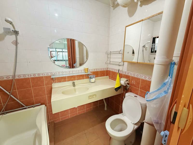 310A Anchorvale Road, 310A Anchorvale Road, 3 Bedrooms, 1,184 sqft, HDB Flat For Rent, by Vernon Sun, 500136098 - Master Bathroom - PropertyGuru.com.sg