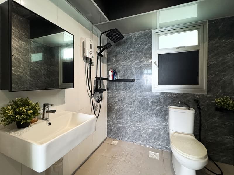421C Northshore Drive, 421C Northshore Drive, 2 Bedrooms, 731 sqft, HDB Flat For Sale, by Amir Amzar, 500136119 - Bathroom - PropertyGuru.com.sg