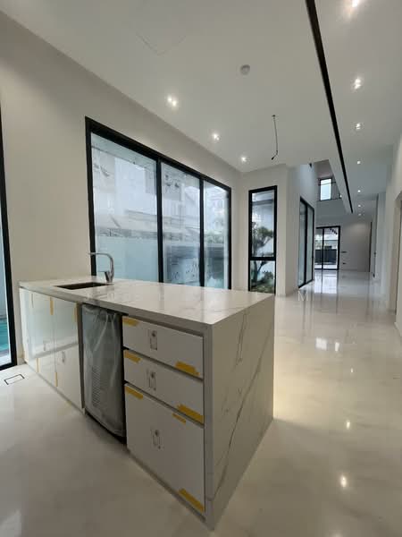🏡 For Sale | Floasis @ Rosyth Road 🌿 Freehold Semi-D | Land 4,500 sqft | Built-up 9,422 sqft, Rosyth Road, 6 Bedrooms, 9,422 sqft, Semi-Detached House For Sale, by Joshua Lim, 500136126 - Kitchen - PropertyGuru.com.sg