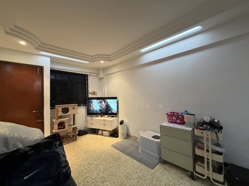 10 Teck Whye Avenue, 10 Teck Whye Avenue, 2 Bedrooms, 721 sqft, HDB Flat For Sale, by Joey Tan, 500136132 - Living Room - PropertyGuru.com.sg