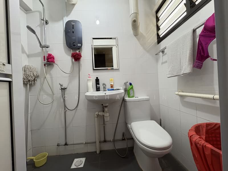 144 Bedok Reservoir Road, 144 Bedok Reservoir Road, 2 Bedrooms, 688 sqft, HDB Flat For Sale, by Peck Chai Ping, 500136136 - Bathroom - PropertyGuru.com.sg