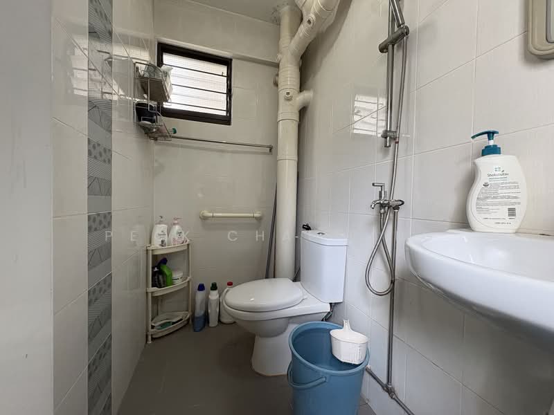 144 Bedok Reservoir Road, 144 Bedok Reservoir Road, 2 Bedrooms, 688 sqft, HDB Flat For Sale, by Peck Chai Ping, 500136136 - Bathroom - PropertyGuru.com.sg