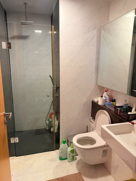 RV Residences, 467 River Valley Road, 2 Bedrooms, 688 sqft, Condominium For Rent, by Ivy Yong, 500136143 - Bathroom - PropertyGuru.com.sg