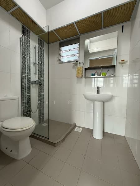312B Clementi Avenue 4, 312B Clementi Avenue 4, 3 Bedrooms, 1,001 sqft, HDB Flat For Sale, by Pei Chao, 500136158 - Bathroom - PropertyGuru.com.sg