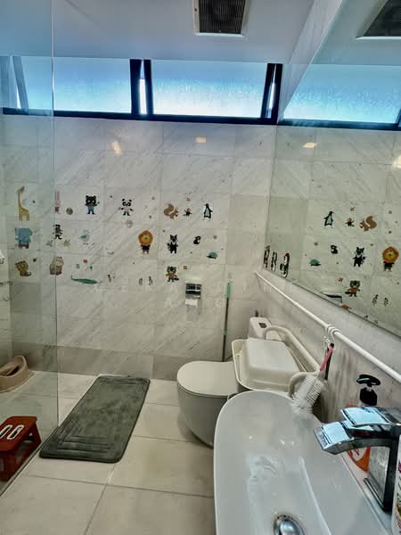 Tampines road, , 6 Bedrooms, 3,915 sqft, Terraced House For Sale, by Geraldine Ang, 500136160 - Bathroom - PropertyGuru.com.sg