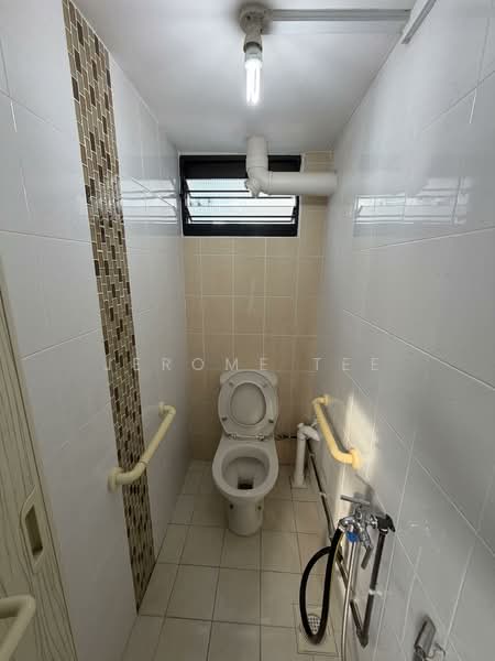 44 Bedok South Road, 44 Bedok South Road, 3 Bedrooms, 904 sqft, HDB Flat For Sale, by Jerome Tee, 500136169 - Bathroom - PropertyGuru.com.sg