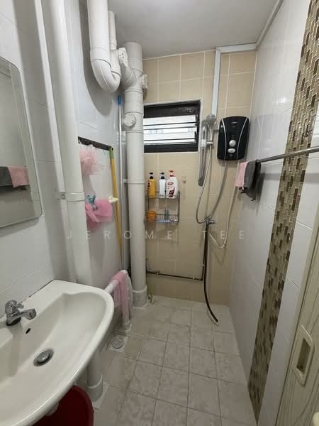 44 Bedok South Road, 44 Bedok South Road, 3 Bedrooms, 904 sqft, HDB Flat For Sale, by Jerome Tee, 500136169 - Bathroom - PropertyGuru.com.sg