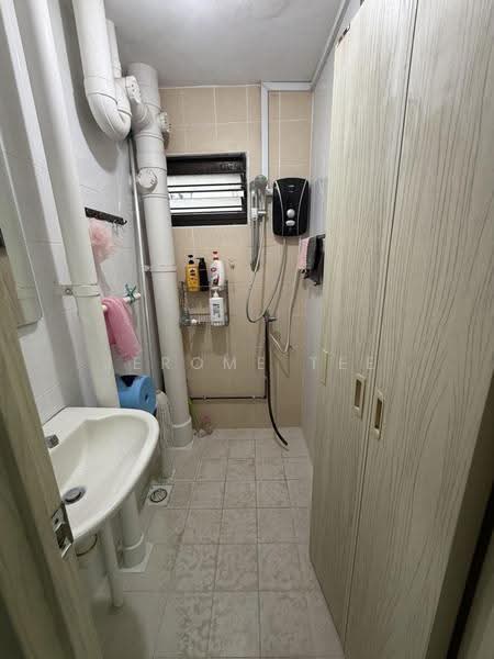44 Bedok South Road, 44 Bedok South Road, Bedok / Upper East Coast, 3 Bedrooms, 904 sqft, HDB Flat For Sale, by Jerome Tee, 500136169 - Bathroom - PropertyGuru.com.sg