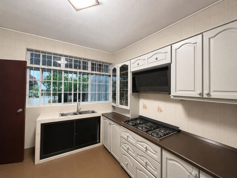 CHEAP Freehold Semi Detached at Jln Remis East Coast, Sennett Ave, 5 Bedrooms, 3,100 sqft, Semi-Detached House For Sale, by Amber Li, 500136179 - Kitchen - PropertyGuru.com.sg