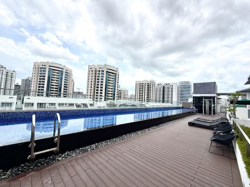 Stellar RV, 408 River Valley Road, 2 Bedrooms, 538 sqft, Condominium For Rent, by Seah Hou Kiat Eric, 500136209 - Top Floor Pool and Gym (day) - PropertyGuru.com.sg