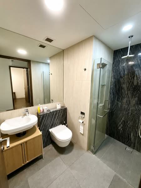 Stellar RV, 408 River Valley Road, 2 Bedrooms, 538 sqft, Condominium For Rent, by Seah Hou Kiat Eric, 500136209 - Bathroom - PropertyGuru.com.sg