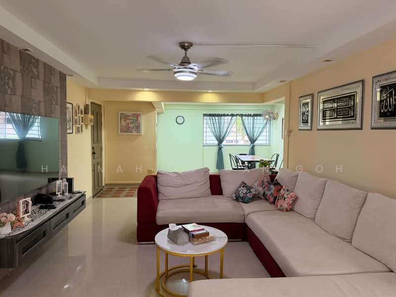 815 Tampines Avenue 4, 815 Tampines Avenue 4, 3 Bedrooms, 1,302 sqft, HDB Flat For Sale, by Hasnah Hassan Goh, 500136215 - Living Room - PropertyGuru.com.sg