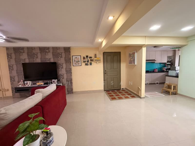 815 Tampines Avenue 4, 815 Tampines Avenue 4, 3 Bedrooms, 1,302 sqft, HDB Flat For Sale, by Hasnah Hassan Goh, 500136215 - Living Room - PropertyGuru.com.sg