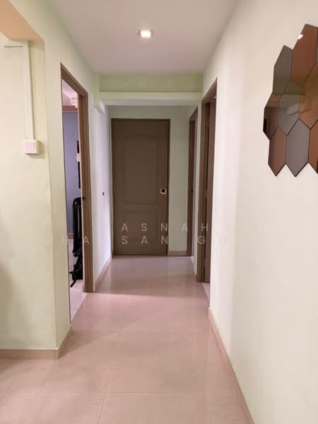 815 Tampines Avenue 4, 815 Tampines Avenue 4, 3 Bedrooms, 1,302 sqft, HDB Flat For Sale, by Hasnah Hassan Goh, 500136215 - Corridor - PropertyGuru.com.sg
