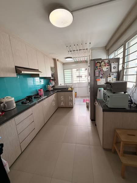 815 Tampines Avenue 4, 815 Tampines Avenue 4, 3 Bedrooms, 1,302 sqft, HDB Flat For Sale, by Hasnah Hassan Goh, 500136215 - Kitchen - PropertyGuru.com.sg