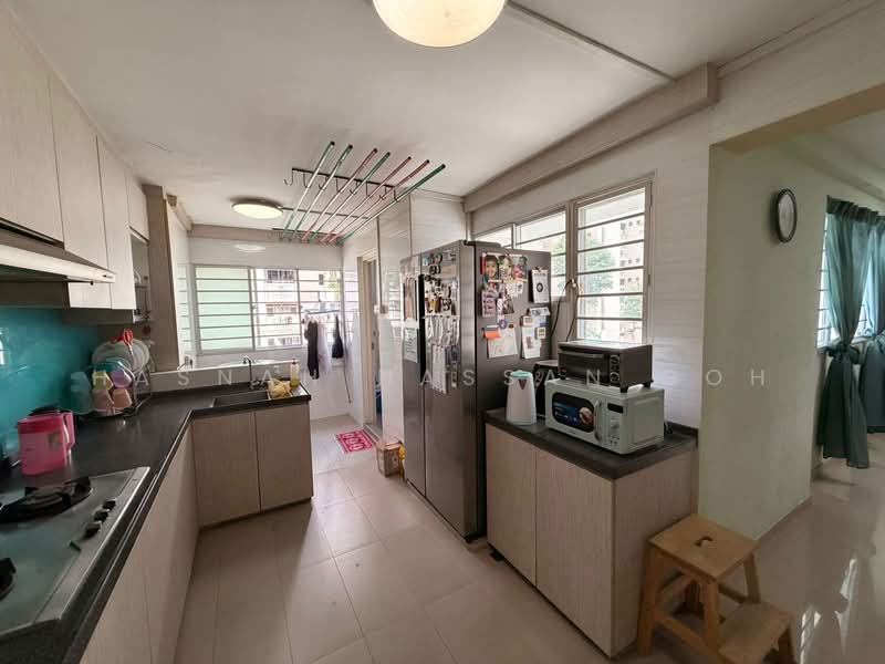 815 Tampines Avenue 4, 815 Tampines Avenue 4, 3 Bedrooms, 1,302 sqft, HDB Flat For Sale, by Hasnah Hassan Goh, 500136215 - Kitchen - PropertyGuru.com.sg