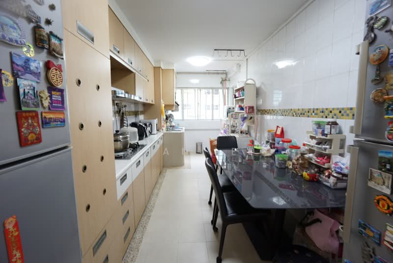 665 Hougang Avenue 4, 665 Hougang Avenue 4, 3 Bedrooms, 1,109 sqft, HDB Flat For Sale, by Sean Lee, 500136217 - Kitchen - PropertyGuru.com.sg