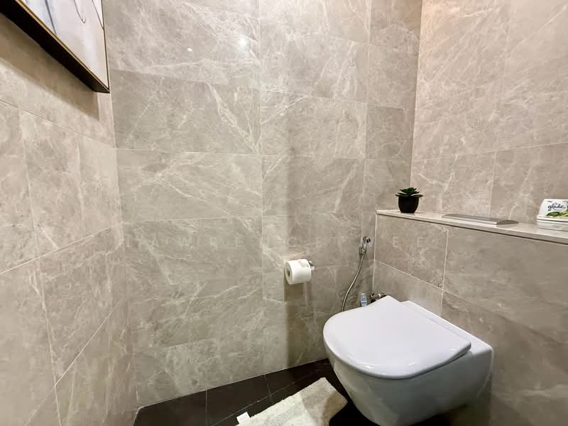 Amber Park, 18 Amber Gardens, 6 Bedrooms, 4,392 sqft, Condominium For Sale, by Lawrence Wee, 500136236 - Bathroom - PropertyGuru.com.sg