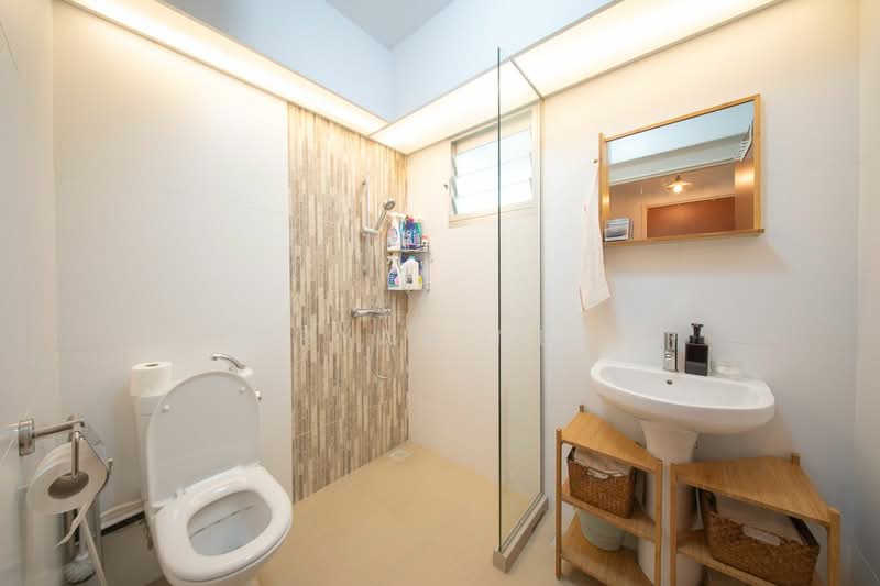 449A Bukit Batok West Avenue 9, 449A Bukit Batok West Avenue 9, 3 Bedrooms, 1,001 sqft, HDB Flat For Sale, by Bryan Neo, 500136244 - Bathroom - PropertyGuru.com.sg