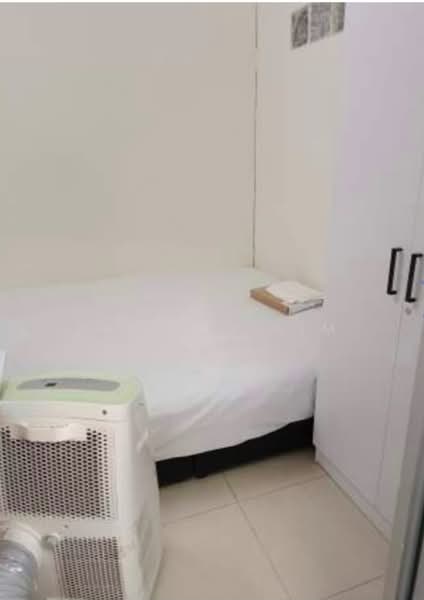 Cavenagh Gardens, 69 Cavenagh Road, 1 Bedroom, 400 sqft, Apartment For Rent, by Patrick Lim, 500136259 - Spacious Bedroom with Queen Size bed - PropertyGuru.com.sg