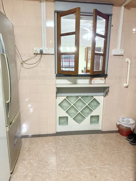 614 Ang Mo Kio Avenue 4, 614 Ang Mo Kio Avenue 4, Room Rental, 120 sqft, HDB Flat For Rent, by Jenn Denz Law, 500136262 - Kitchen - PropertyGuru.com.sg