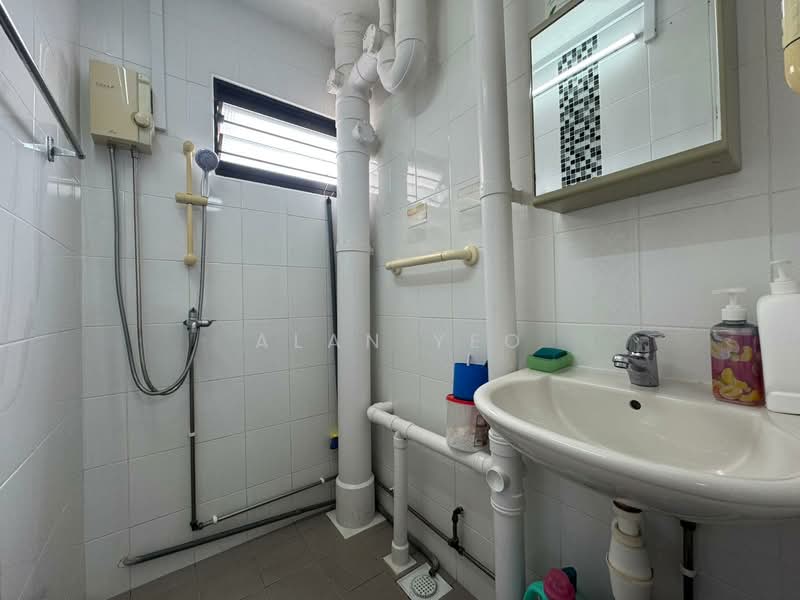 41 Bedok South Road, 41 Bedok South Road, 3 Bedrooms, 904 sqft, HDB Flat For Sale, by Alan Yeo, 500136264 - Bathroom - PropertyGuru.com.sg