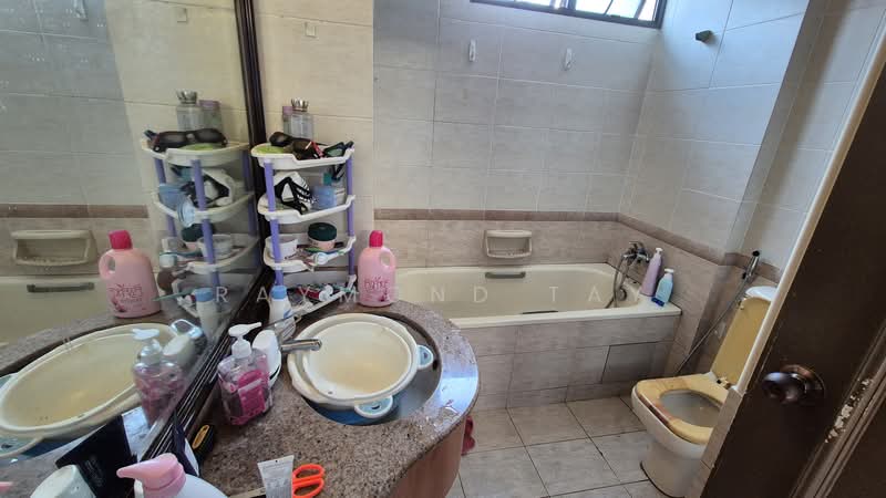 Unit near Yew Tee MRT, , 3 Bedrooms, 1,174 sqft, Condominium For Rent, by Raymond Tay, 500136266 - Bathroom - PropertyGuru.com.sg